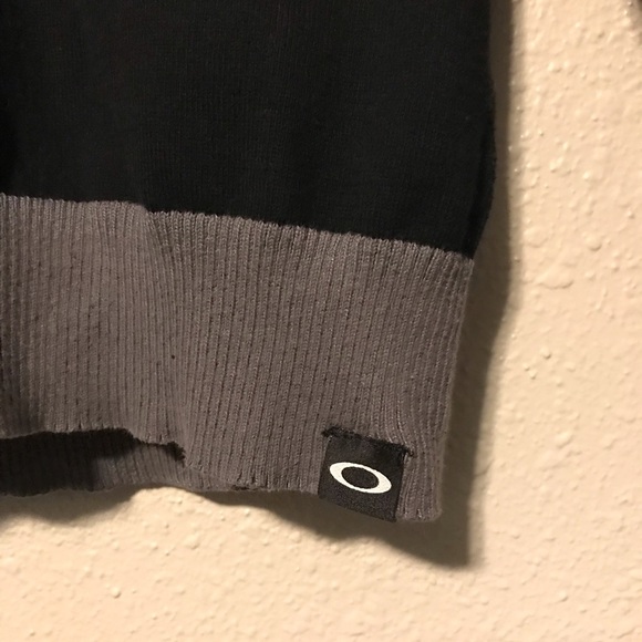 Ladies Oakley Top. Black and Gray. Small - Picture 3 of 4